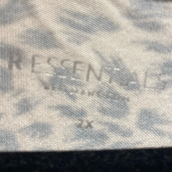 🌟3 For $30🌟  Cream and Black Patterned Top - 2X - Picture 2 of 3